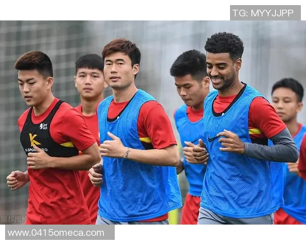 火箭队与掘金队激战正酣赛季首次交锋引发球迷热议