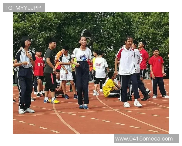 滑翔机与皮蓬的对决：谁能在篮球场上飞得更高更远