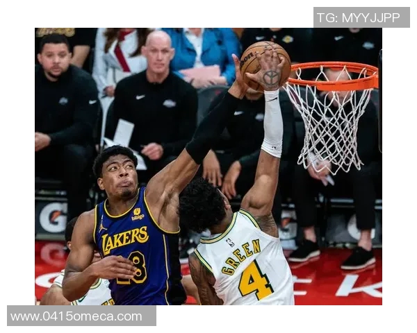 国人对湖人精彩对决回顾12月10日比赛全程录像解析与亮点总结