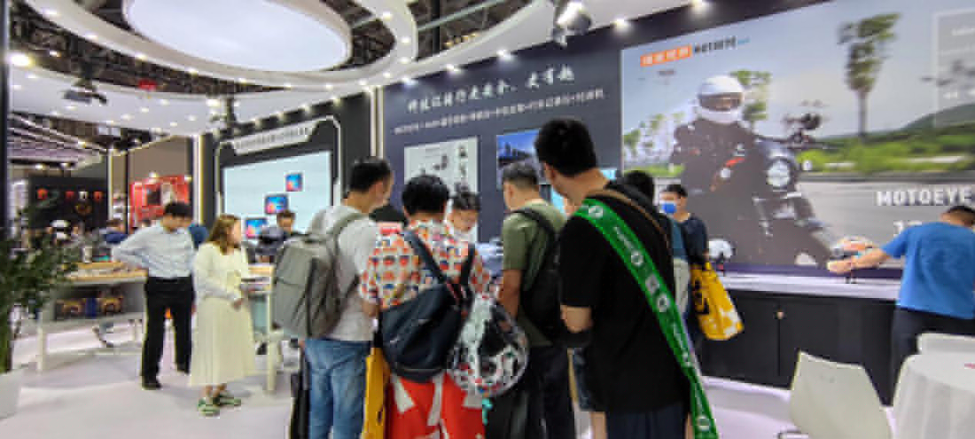 火狐电竞官方网站AR智能火狐电竞骑行黑科技MOTOEYE头盔智能HUD为你的骑行减负(图1)