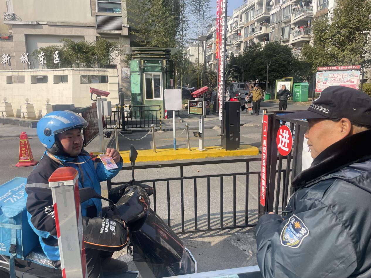 屯溪区：“昱骑畅行证”让新业态群体快乐骑行(图1)