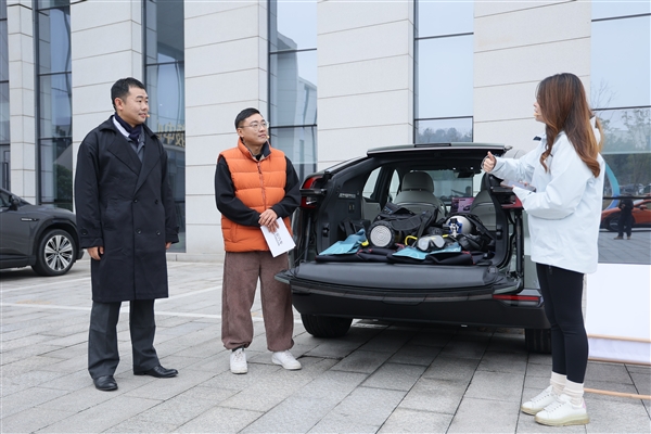 国内首款SUV皮卡合体车车主：长安启源E07一车能抵三车用(图4)