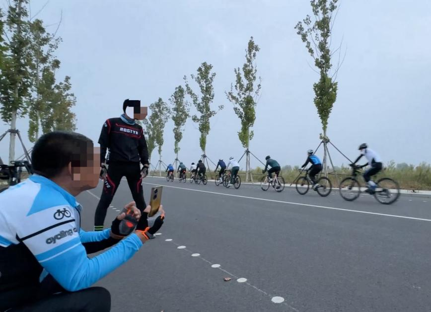 火狐电竞网址人民直击｜“失控”骑行(图1)