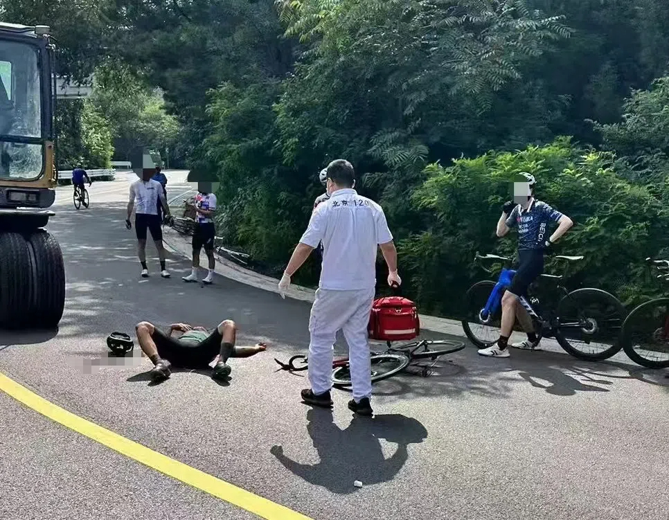 火狐电竞网址人民直击｜“失控”骑行(图4)