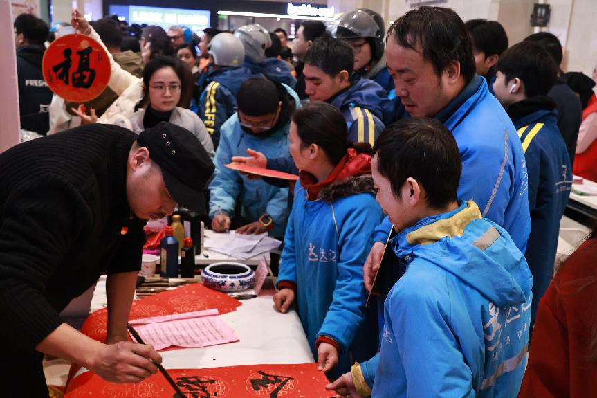 就在长沙过大年：冬日关怀 骑行相伴火狐电竞平台(图2)