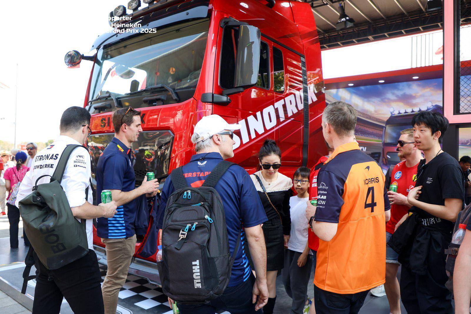 从F1赛道到世界公路 中国重汽破界诠释卡车文化新高度(图1)