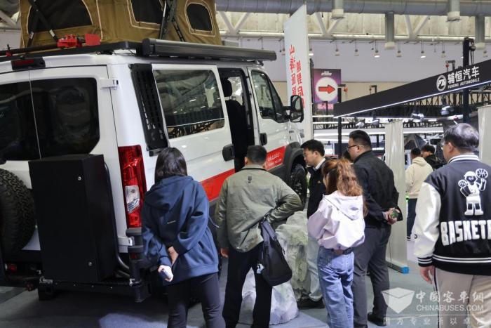 你好GT Show南京依维柯改装天团登场 解锁全地形征服力(图3)