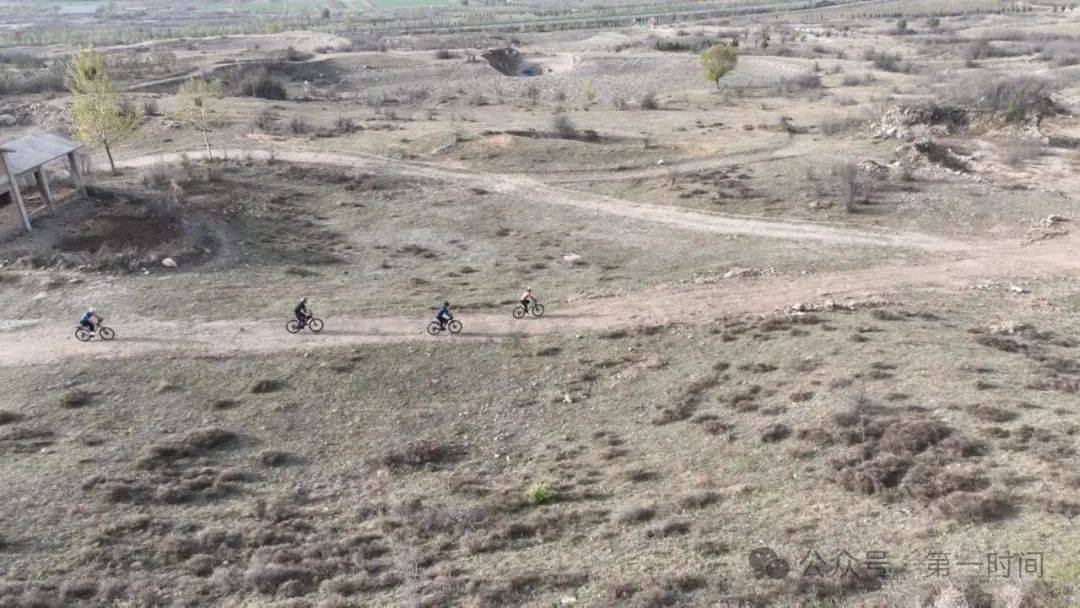 运城的专业山火狐电竞入口地自行车越野赛道迎来首批试骑者(图8)