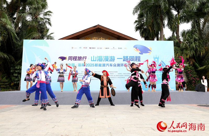 直击消博会：2025新能源汽车众测环岛赛正式开赛(图1)