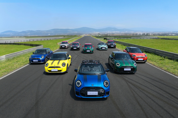 66年专注成就小车典范全新电动MINI JCW双车上市(图2)