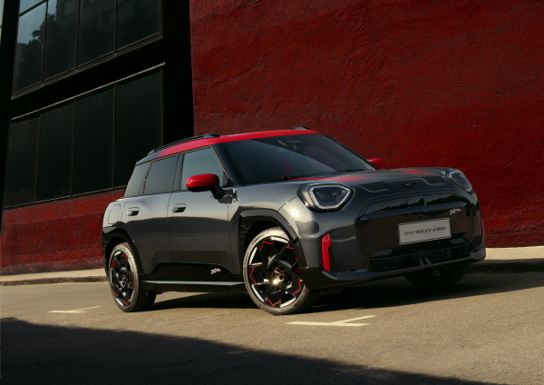 66年专注成就小车典范全新电动MINI JCW双车上市(图4)