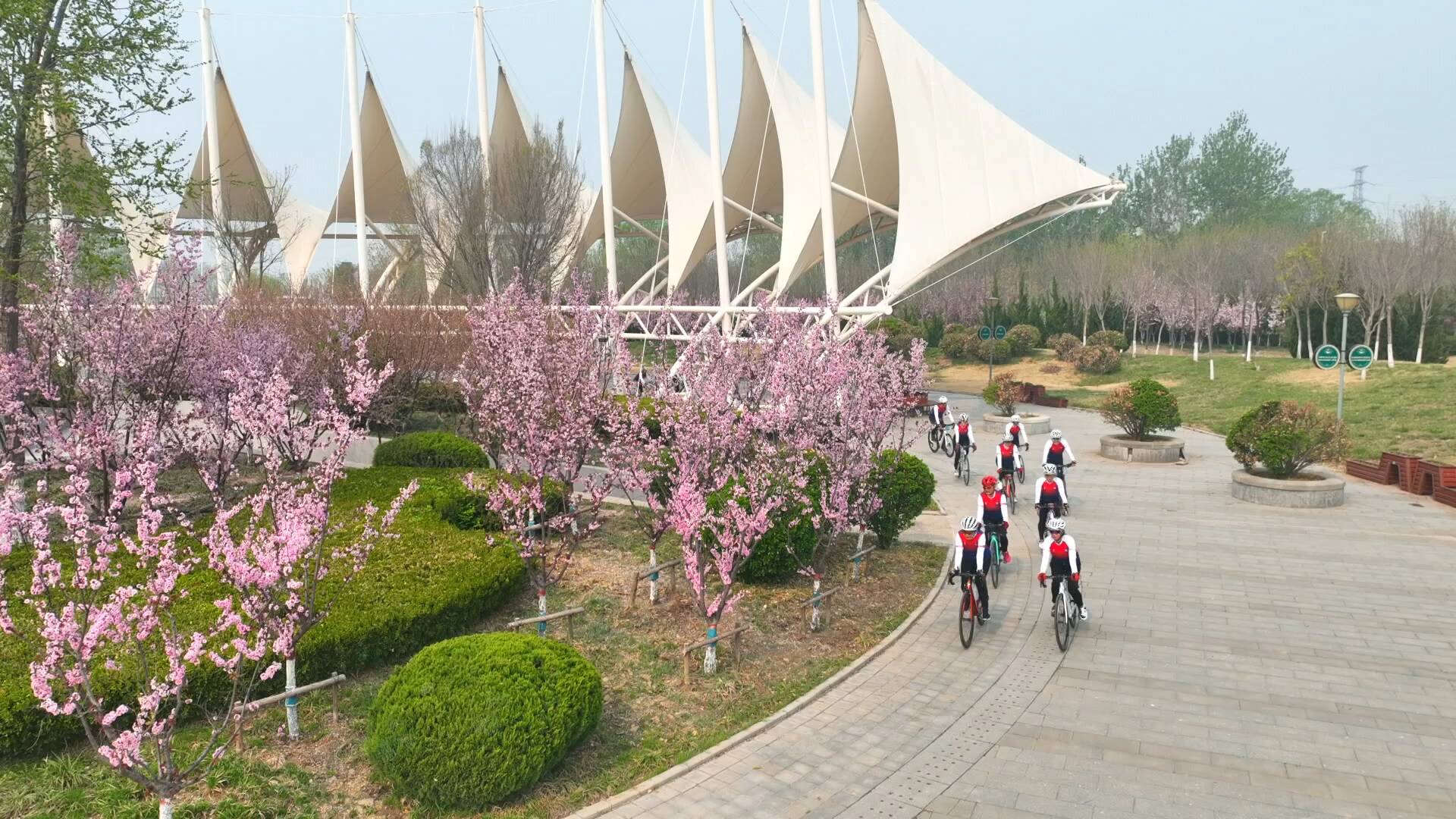火狐电竞APP东营市东营区：户外“骑行+装备”引领健康生活新风尚(图3)