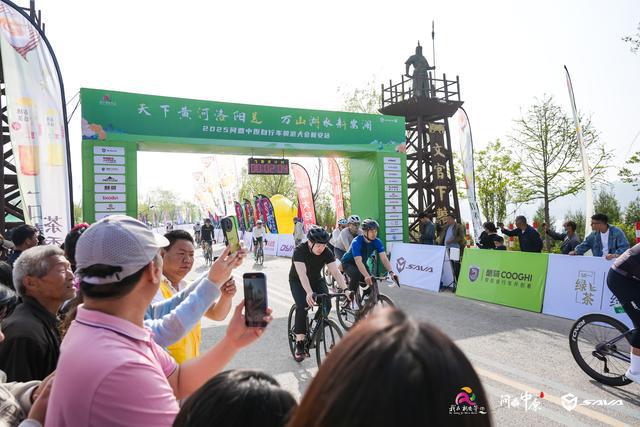 2025问鼎中原自行车骑游大会新安站活动举办(图2)
