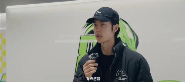 王一博首次挑战雨地驾驶gt3赛车 湿滑赛道遇挑战(图2)